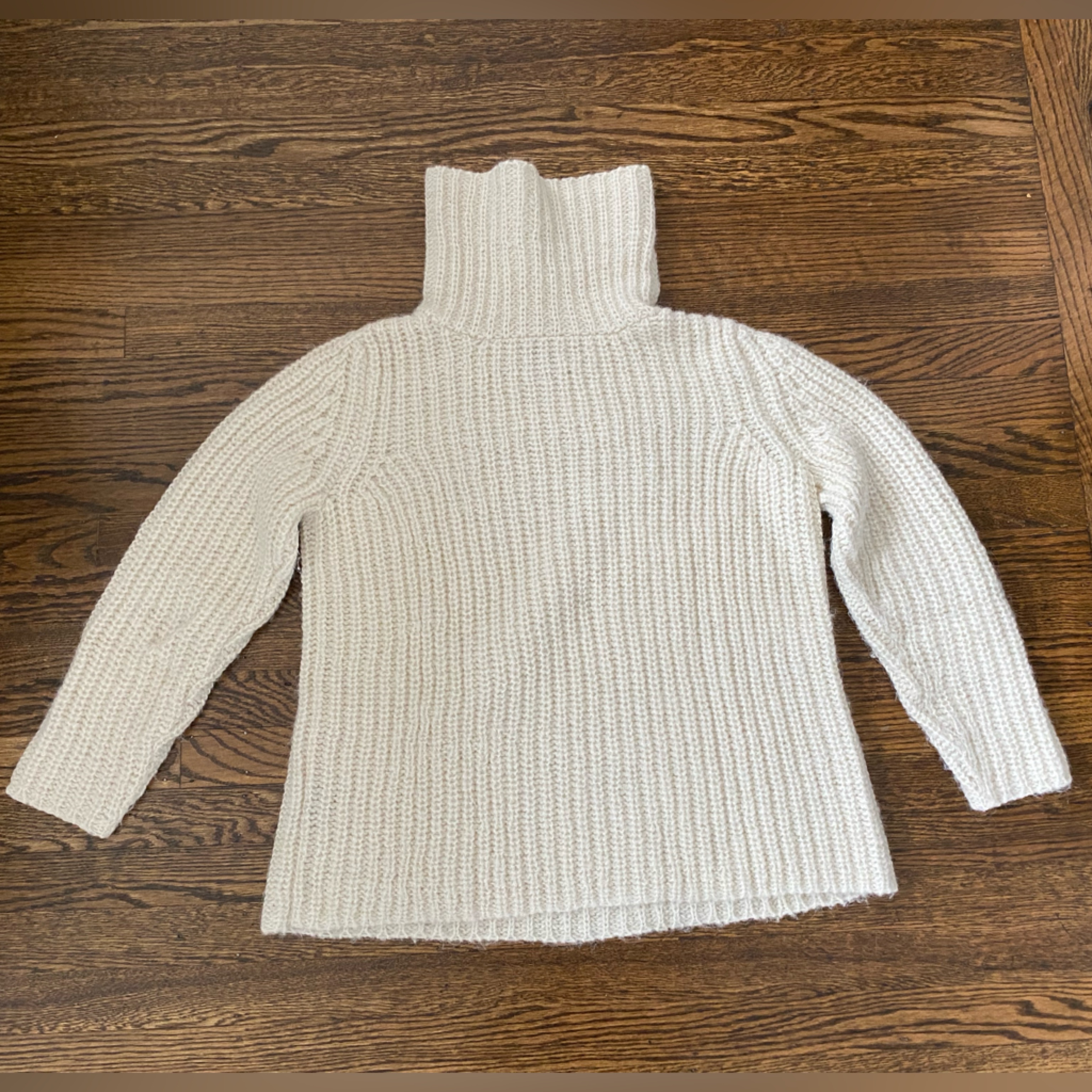 Invisible World | Vintage 100% Alpaca Sweater | White/Cream | Small